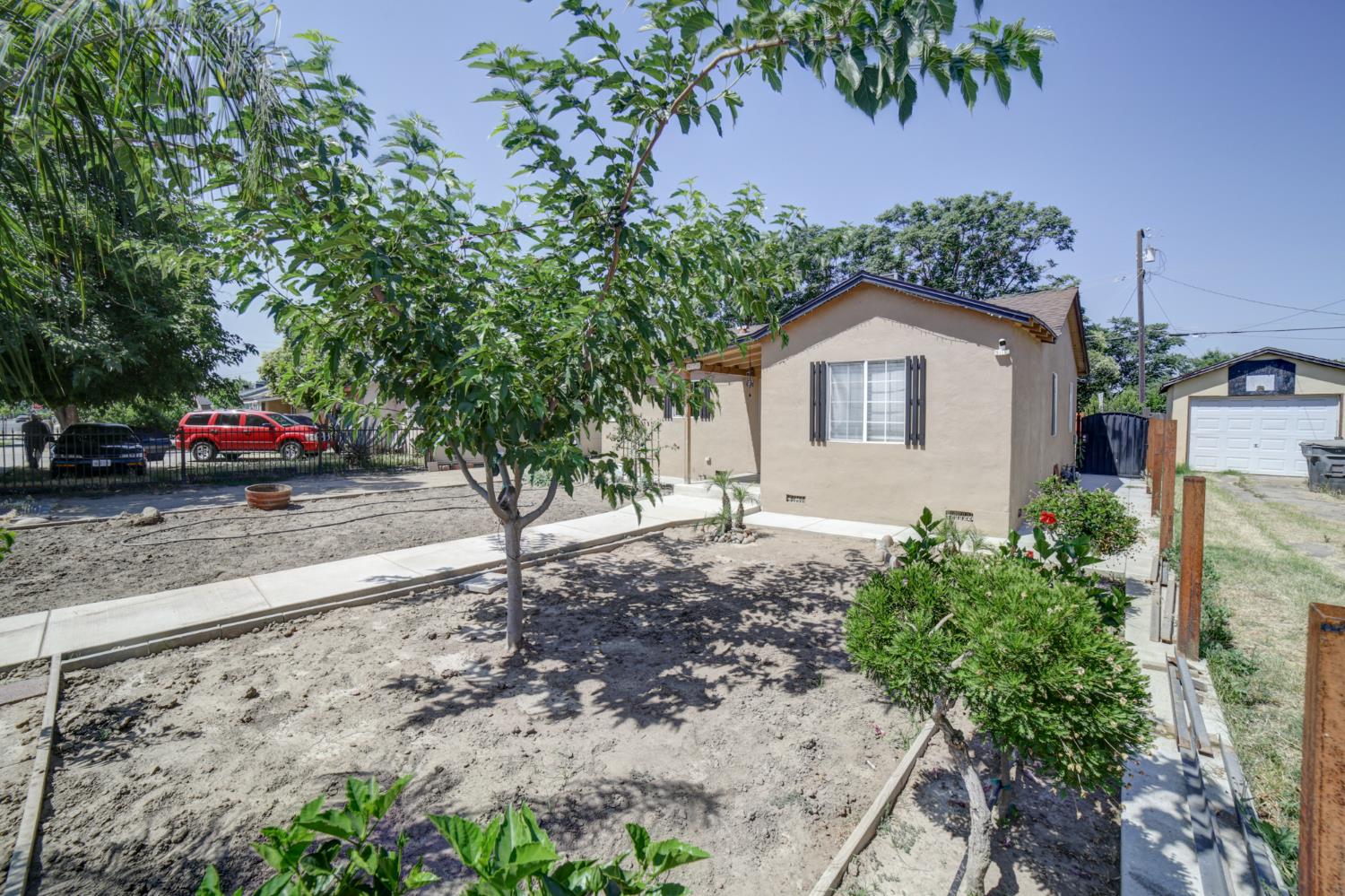 N Lake Street, Madera, California image 30