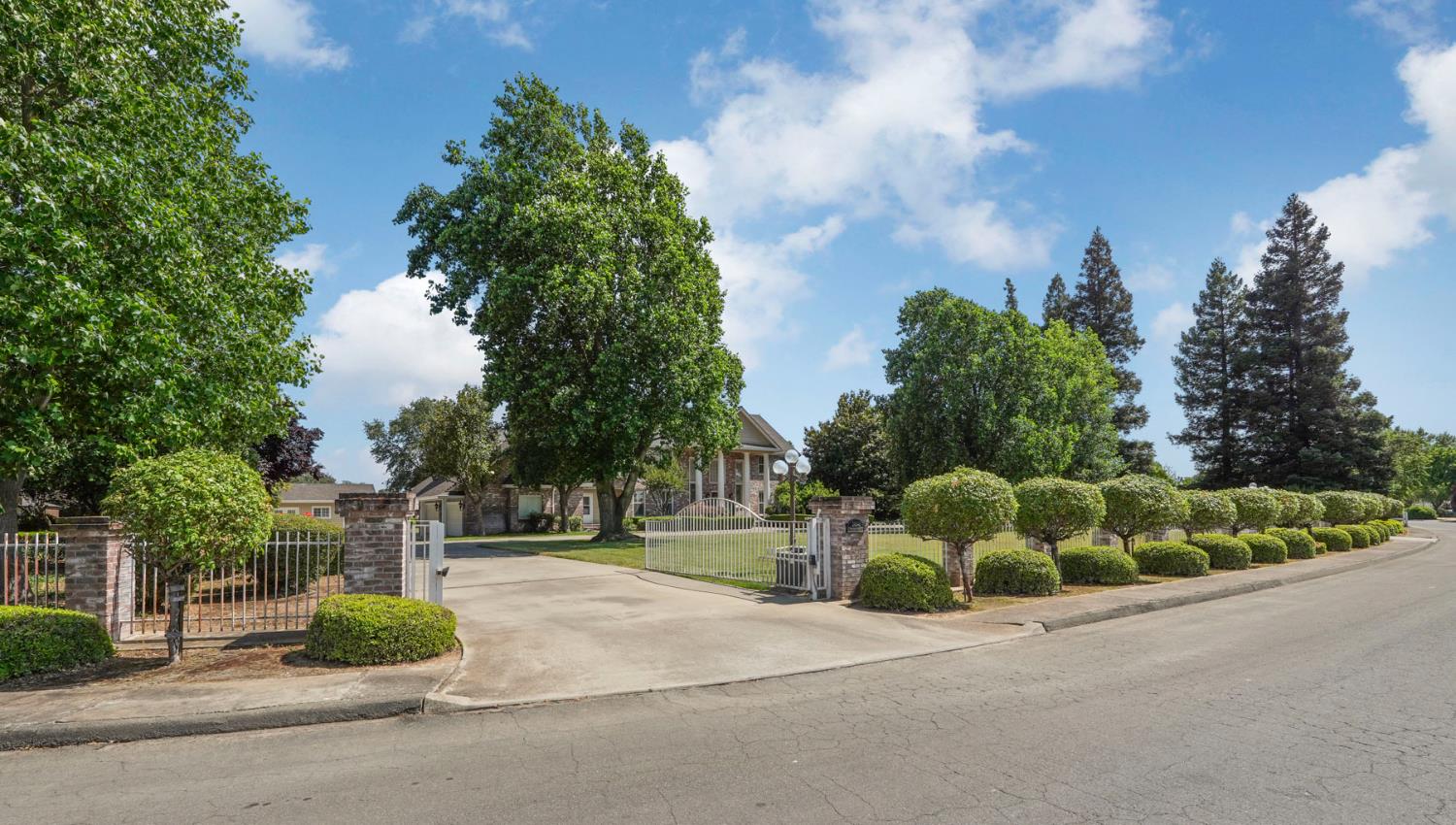 Detail Gallery Image 5 of 74 For 24646 Meadow Creek Ct, Acampo,  CA 95220 - 4 Beds | 4/1 Baths