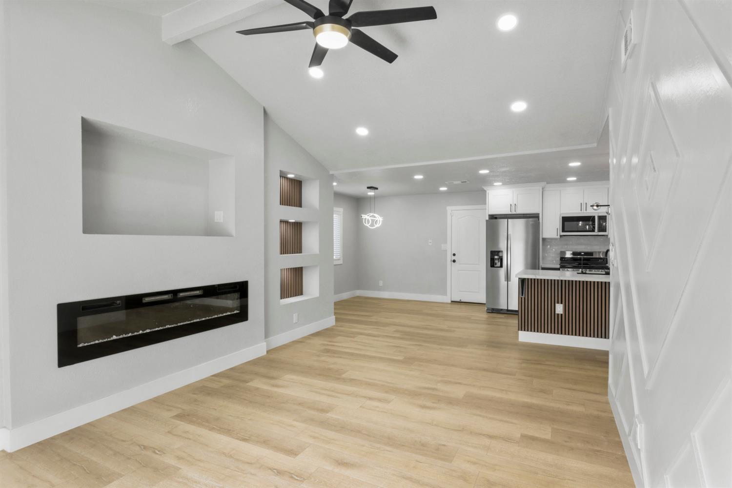 Detail Gallery Image 18 of 42 For 1752 Crestwood Cir, Stockton,  CA 95210 - 4 Beds | 2 Baths