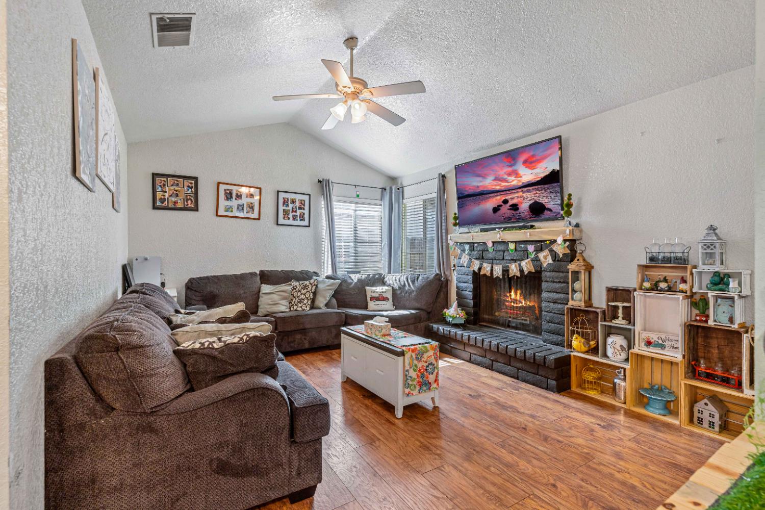 Laurel Avenue, Modesto, California image 6