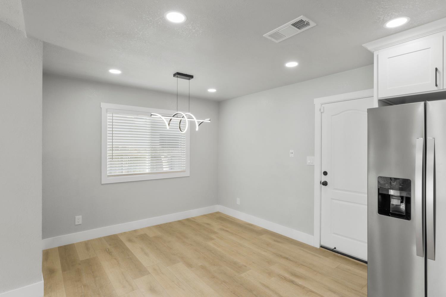 Detail Gallery Image 15 of 42 For 1752 Crestwood Cir, Stockton,  CA 95210 - 4 Beds | 2 Baths