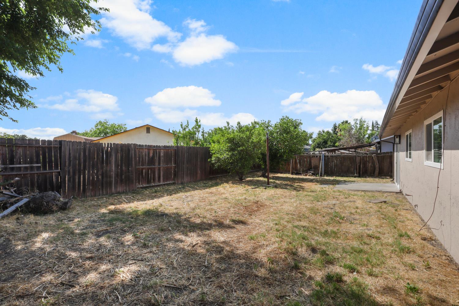 Detail Gallery Image 42 of 42 For 1752 Crestwood Cir, Stockton,  CA 95210 - 4 Beds | 2 Baths