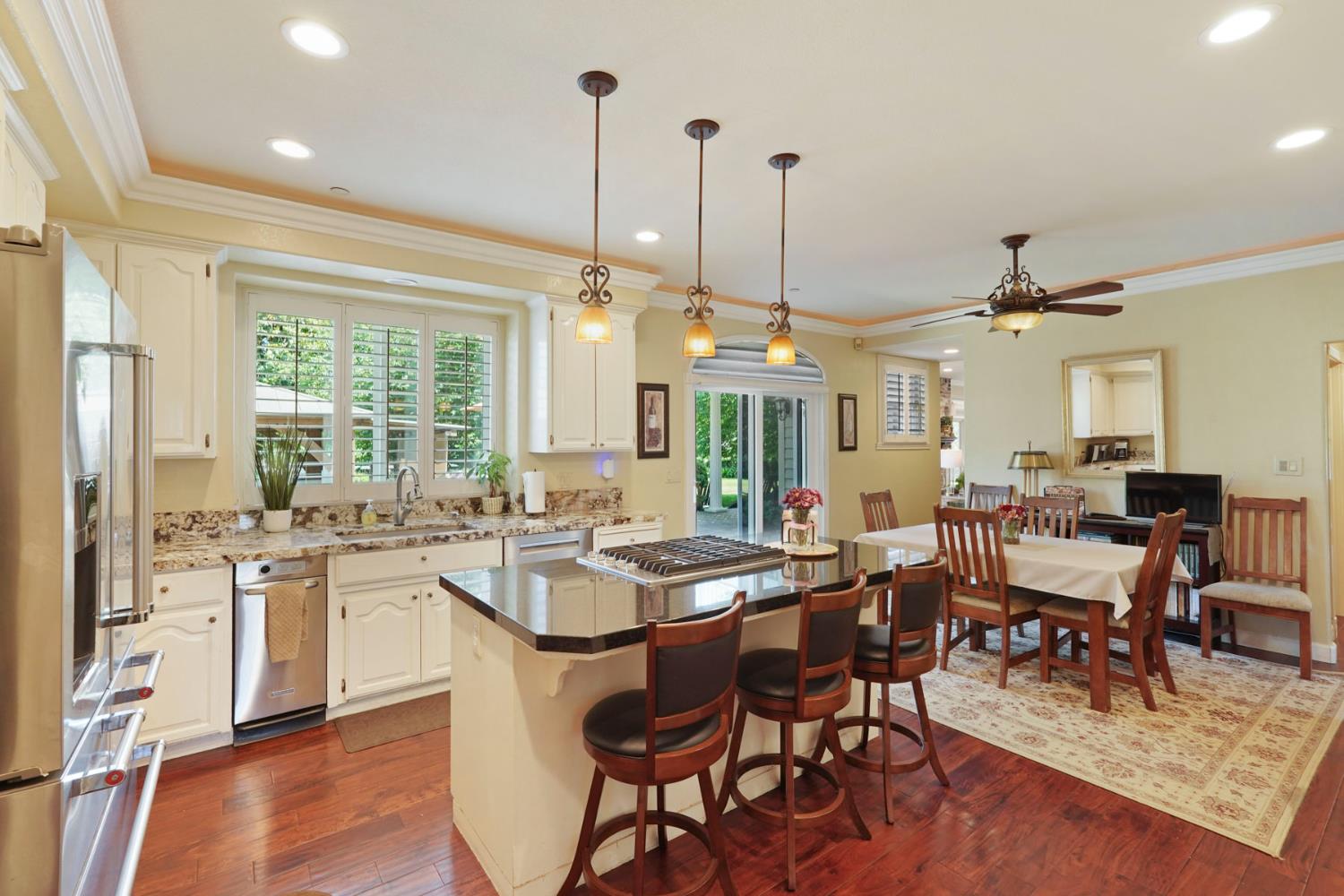 Detail Gallery Image 21 of 74 For 24646 Meadow Creek Ct, Acampo,  CA 95220 - 4 Beds | 4/1 Baths