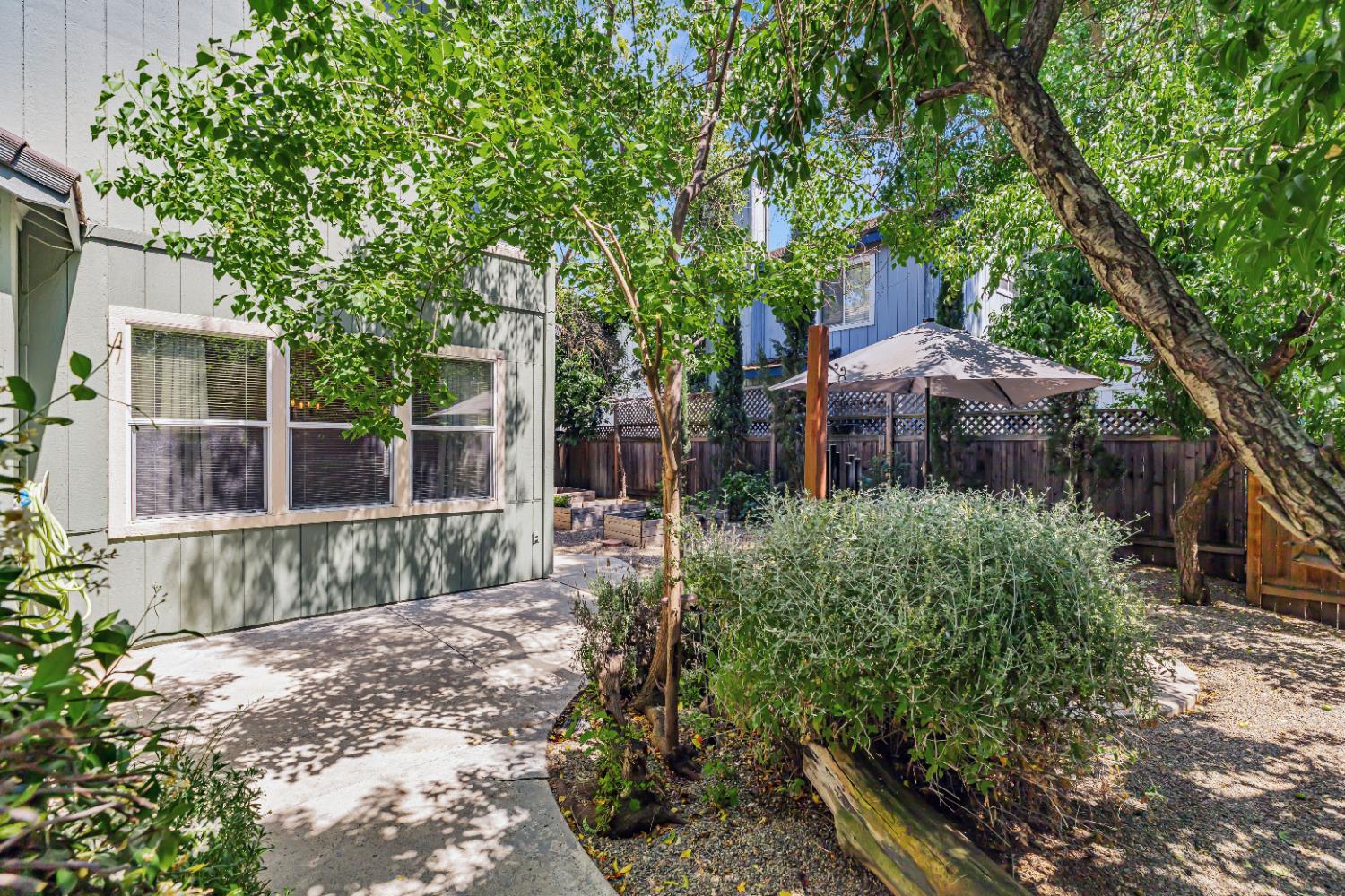 Dimensions Lane, Elk Grove, California image 33