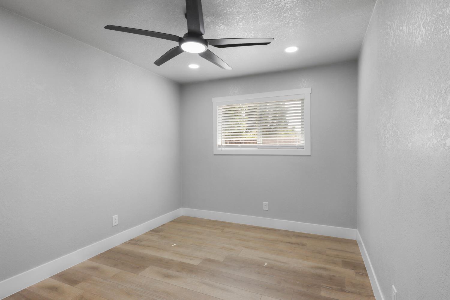 Detail Gallery Image 23 of 42 For 1752 Crestwood Cir, Stockton,  CA 95210 - 4 Beds | 2 Baths