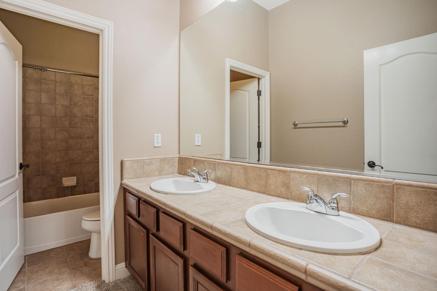 Diamond Park Lane, Roseville, California image 17