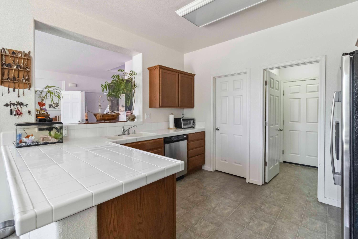 Minories Drive, Olivehurst, California image 14