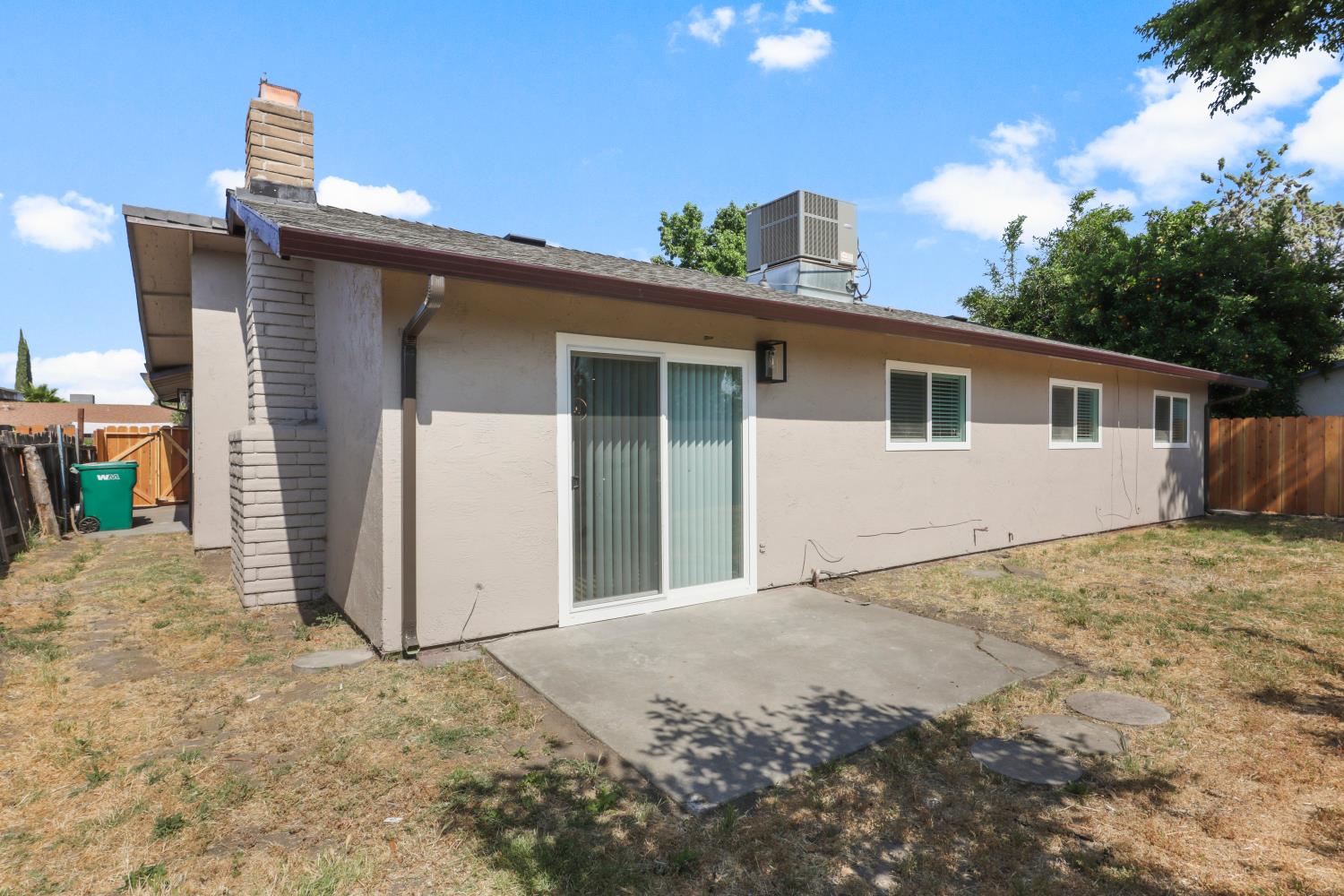 Detail Gallery Image 38 of 42 For 1752 Crestwood Cir, Stockton,  CA 95210 - 4 Beds | 2 Baths