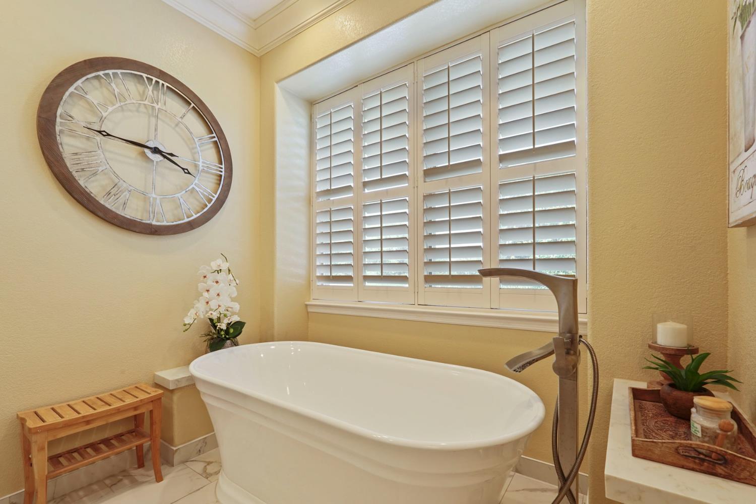 Detail Gallery Image 39 of 74 For 24646 Meadow Creek Ct, Acampo,  CA 95220 - 4 Beds | 4/1 Baths