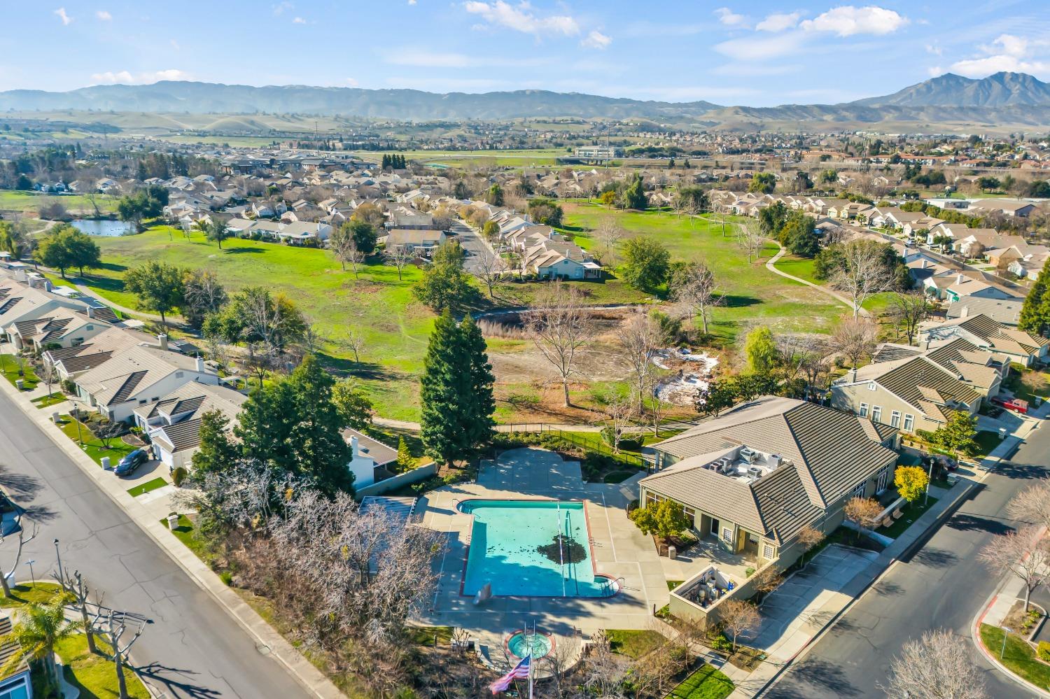 Honeygold Lane, Brentwood, California image 19
