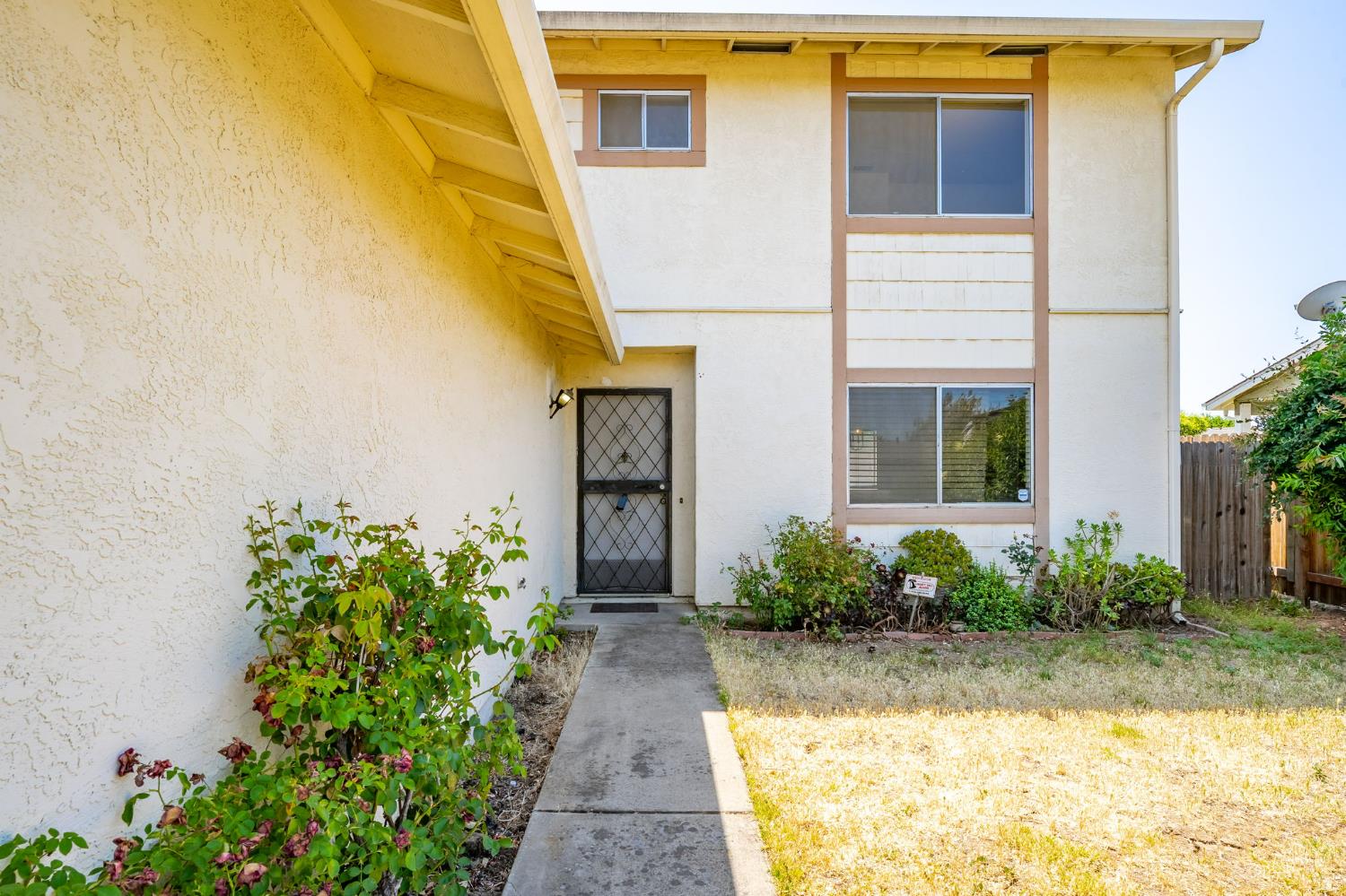Paramount Circle, Sacramento, California image 6