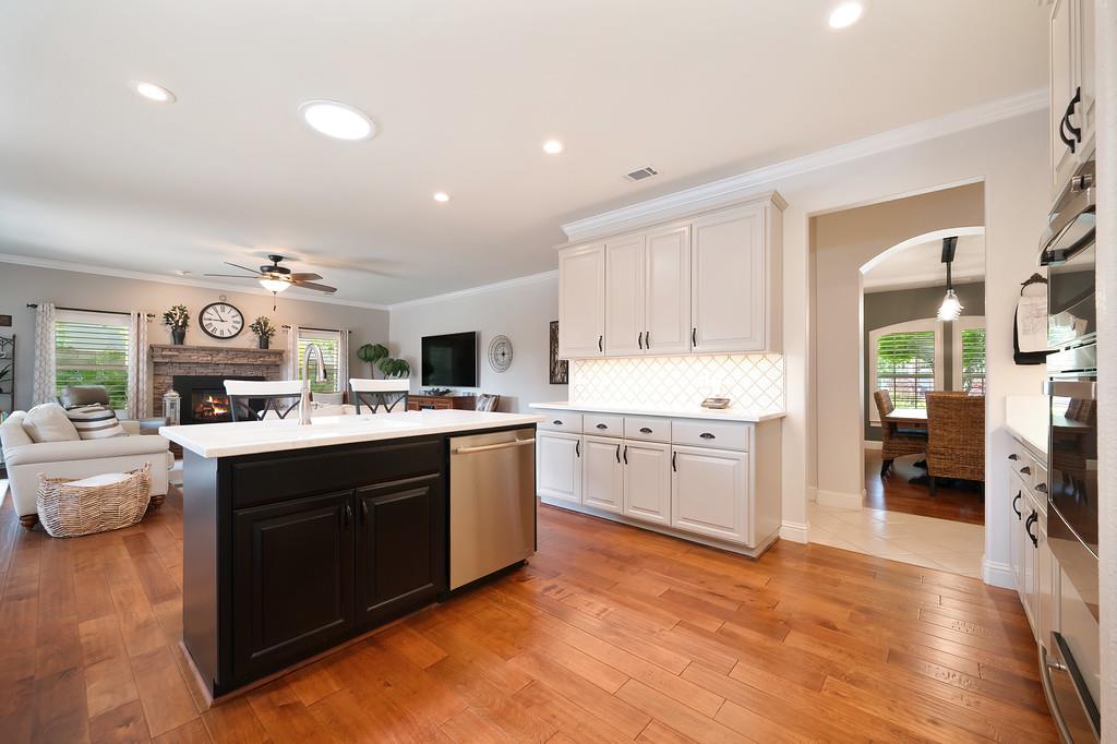 Vienna Drive, Lodi, California image 11