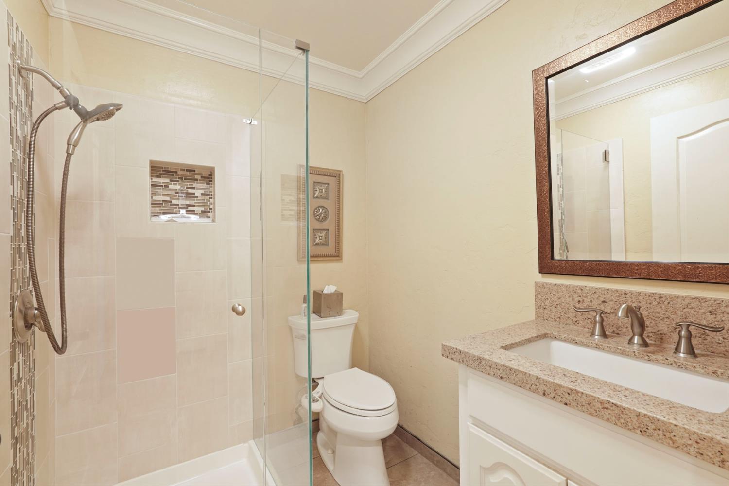Detail Gallery Image 27 of 74 For 24646 Meadow Creek Ct, Acampo,  CA 95220 - 4 Beds | 4/1 Baths