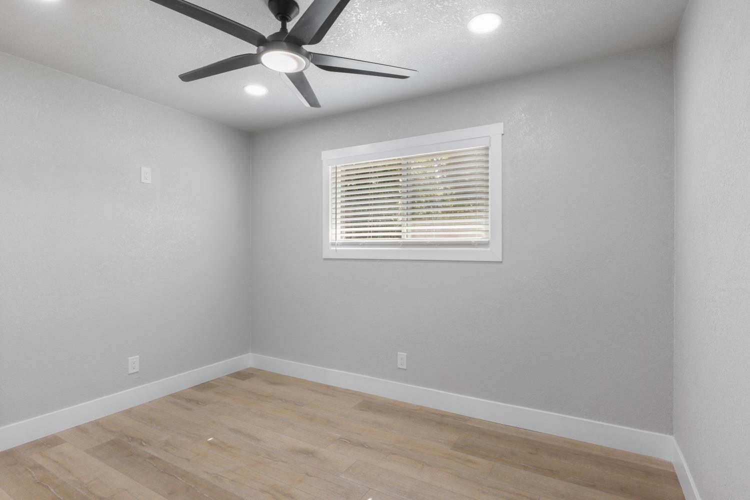 Detail Gallery Image 24 of 42 For 1752 Crestwood Cir, Stockton,  CA 95210 - 4 Beds | 2 Baths