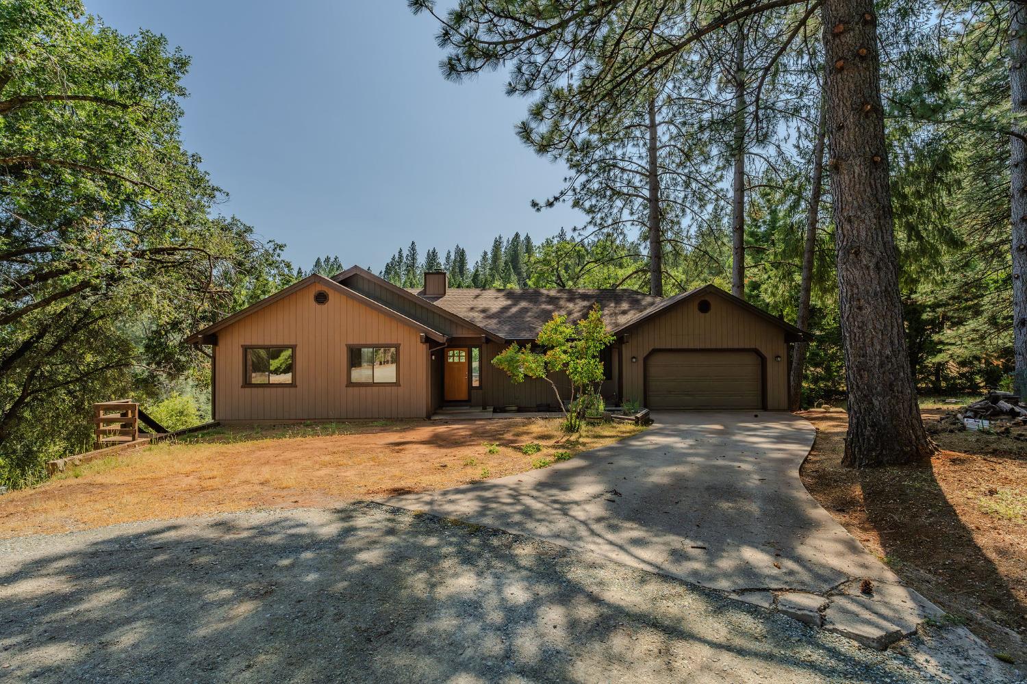 Delores Court, Pioneer, California image 3