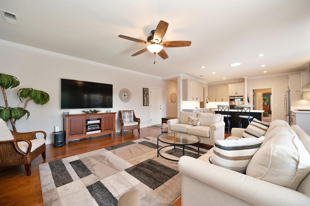 Vienna Drive, Lodi, California image 16