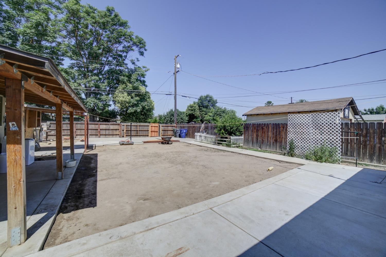 N Lake Street, Madera, California image 25