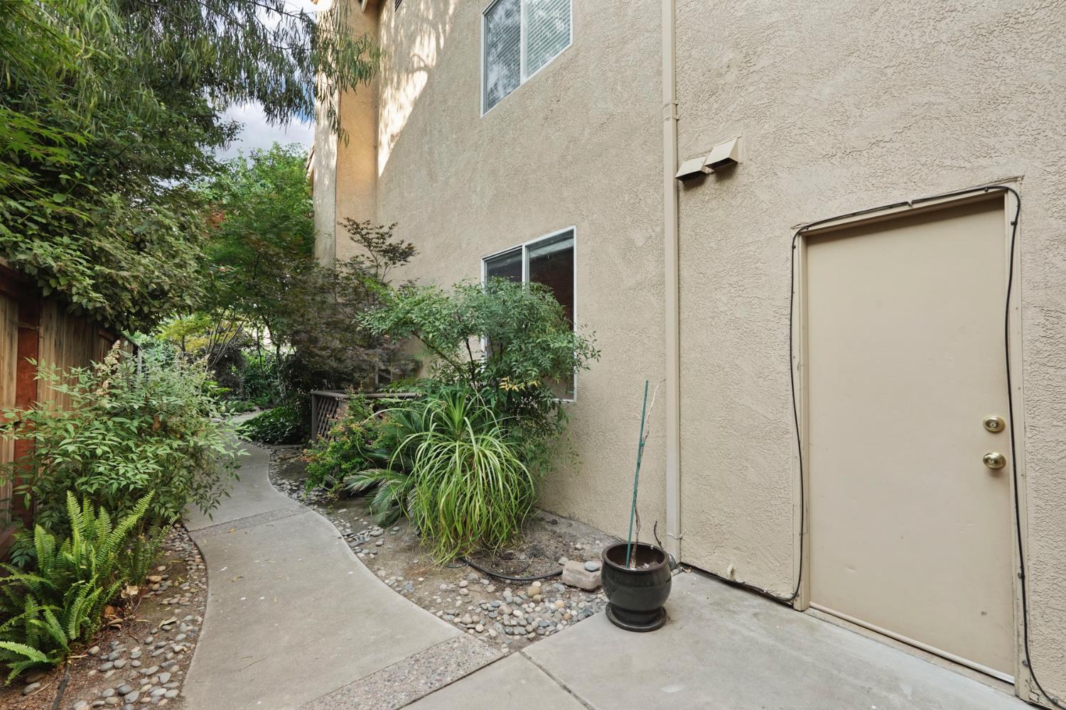 Carnation Avenue, Sacramento, California image 14