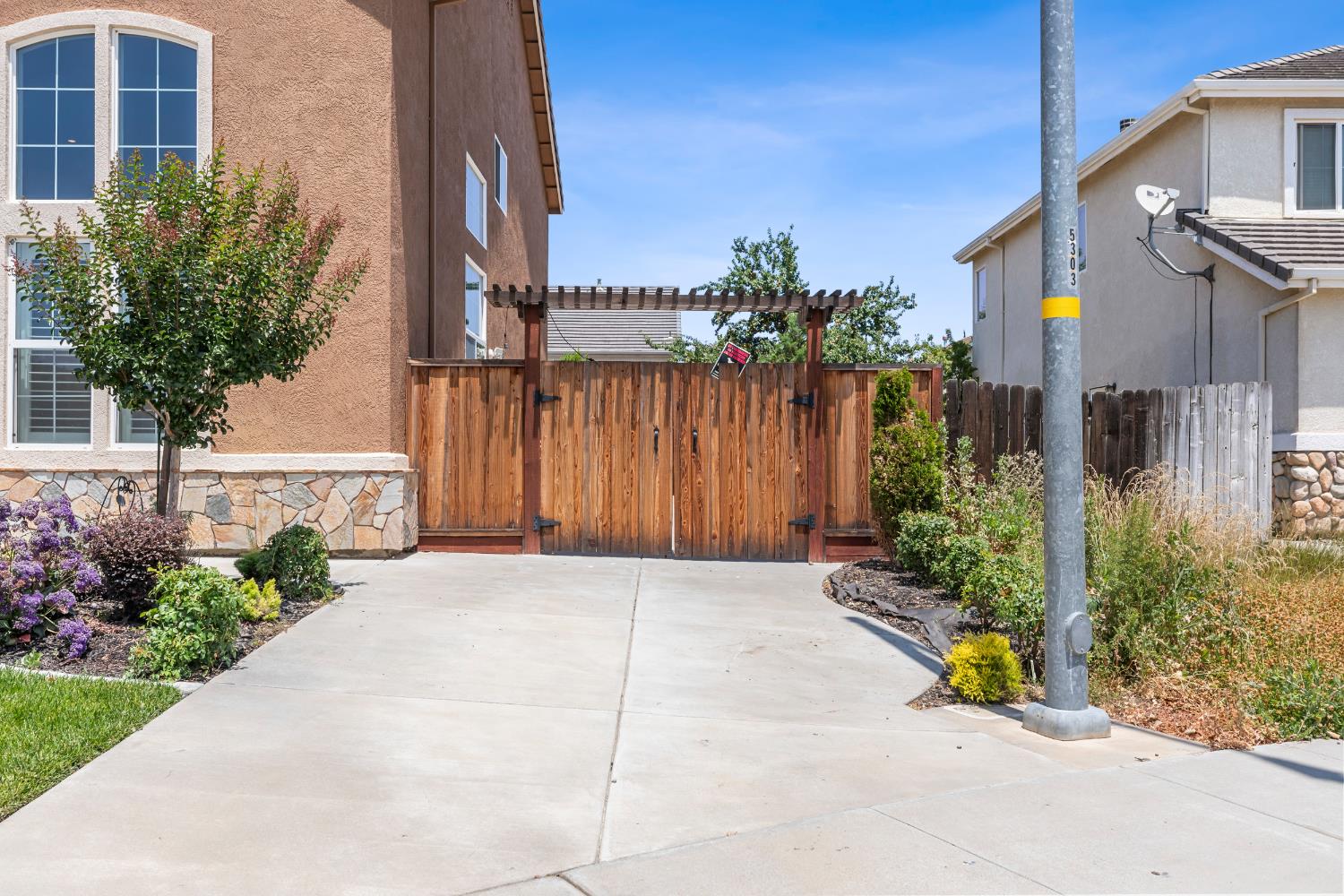 Autumn Creek Court, Tracy, California image 3