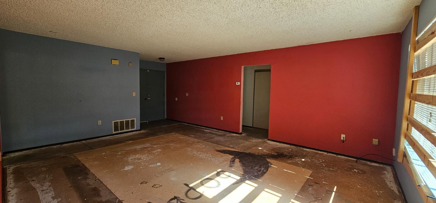 Manhattan Drive, Stockton, California image 8