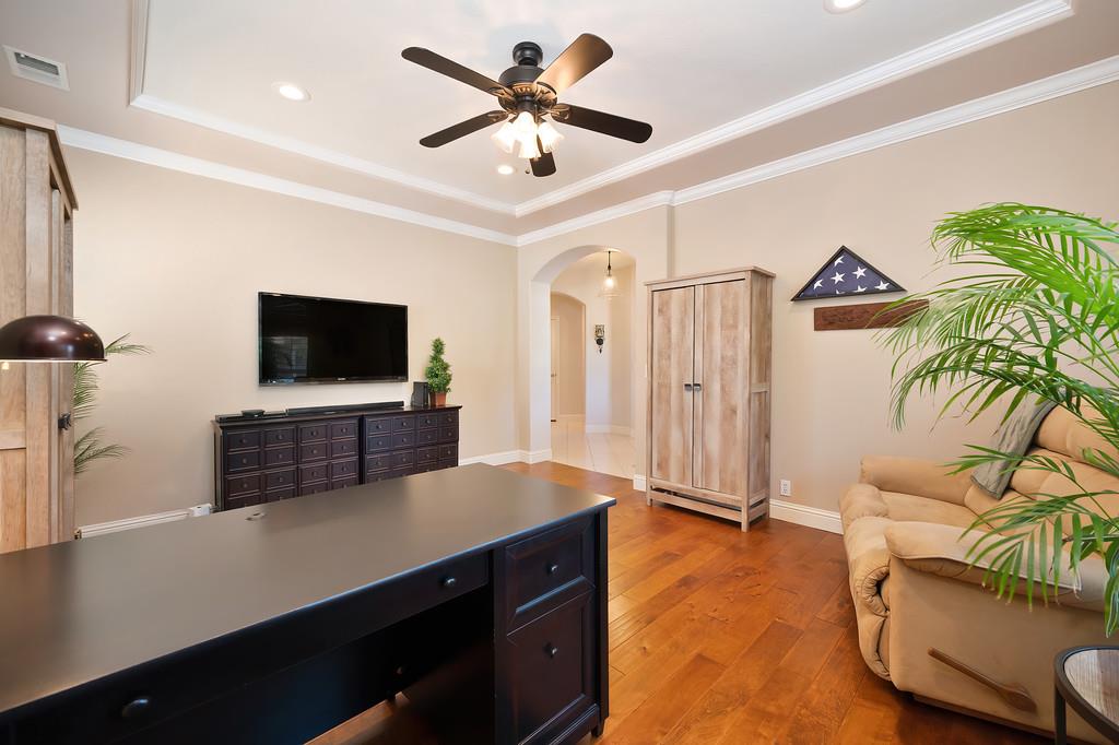 Vienna Drive, Lodi, California image 7