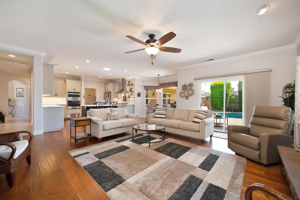 Vienna Drive, Lodi, California image 15