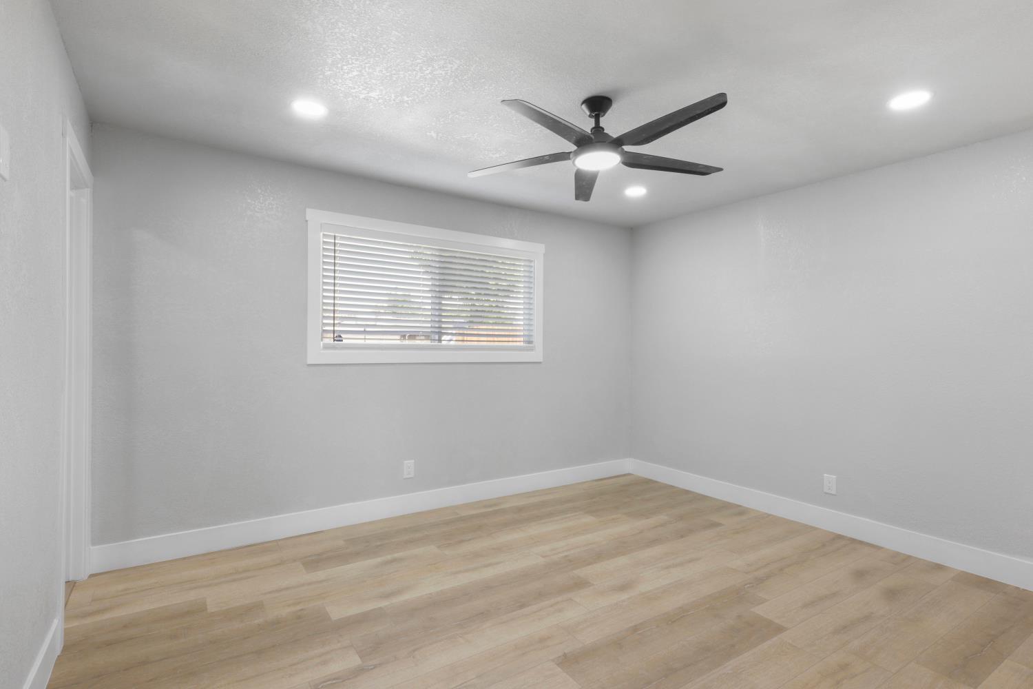 Detail Gallery Image 32 of 42 For 1752 Crestwood Cir, Stockton,  CA 95210 - 4 Beds | 2 Baths