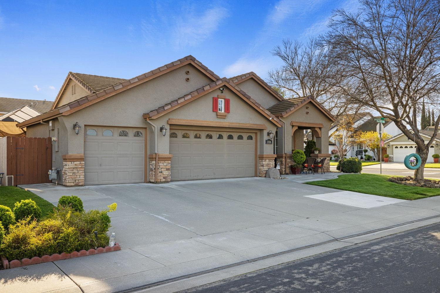 Hyde Park Lane, Manteca, California image 1