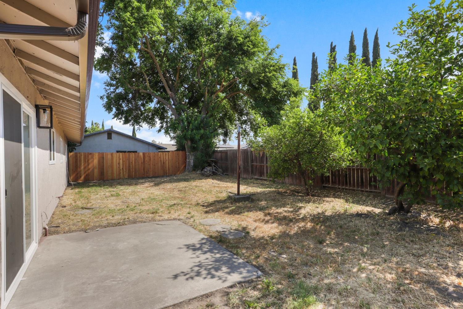Detail Gallery Image 39 of 42 For 1752 Crestwood Cir, Stockton,  CA 95210 - 4 Beds | 2 Baths