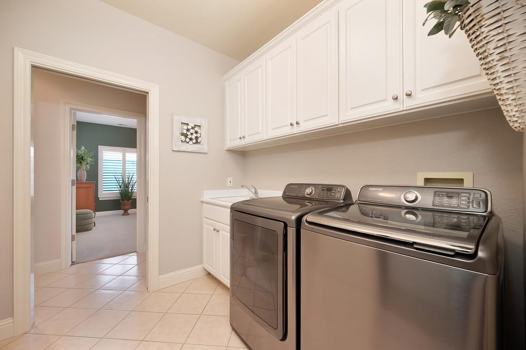 Vienna Drive, Lodi, California image 17