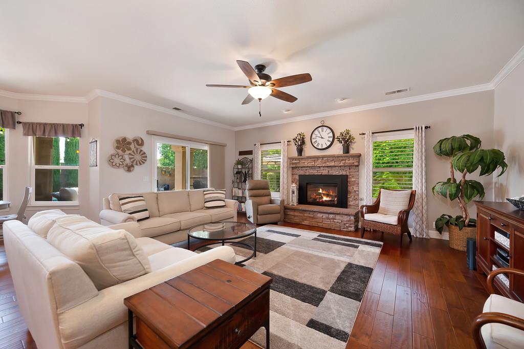 Vienna Drive, Lodi, California image 14