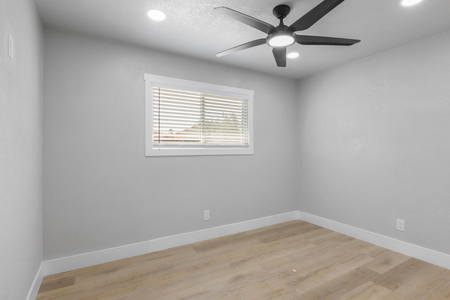 Detail Gallery Image 27 of 42 For 1752 Crestwood Cir, Stockton,  CA 95210 - 4 Beds | 2 Baths