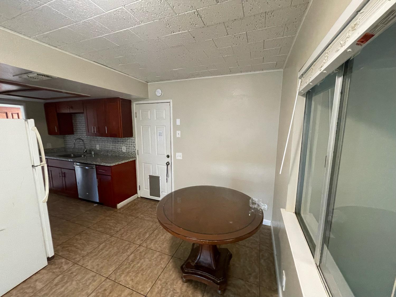 Laurel Avenue, Olivehurst, California image 8