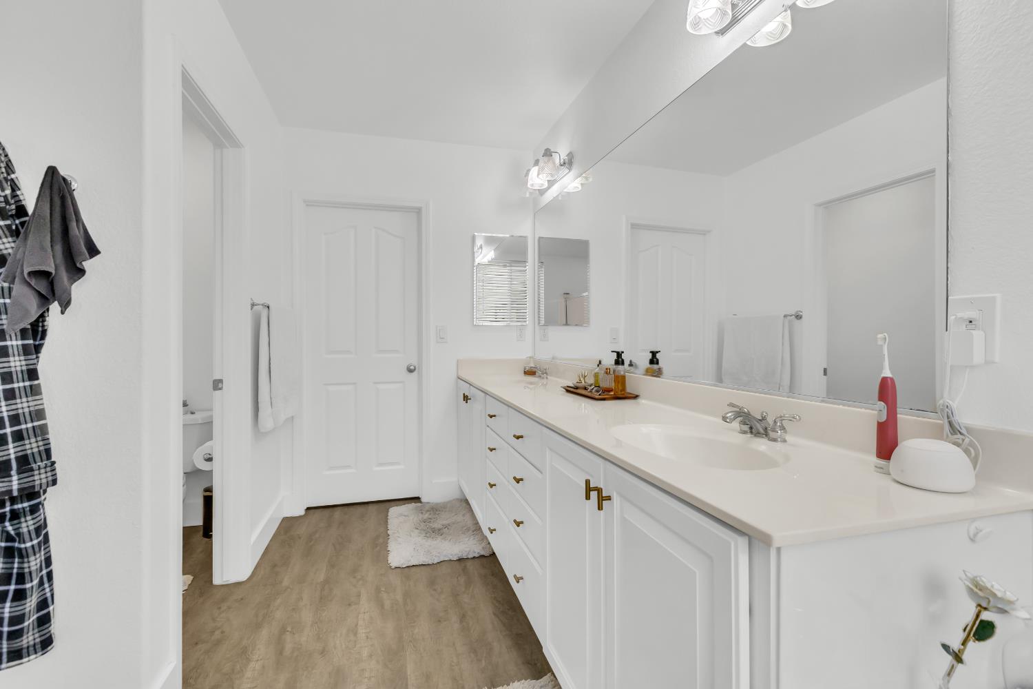 Regency Park Circle, Sacramento, California image 31