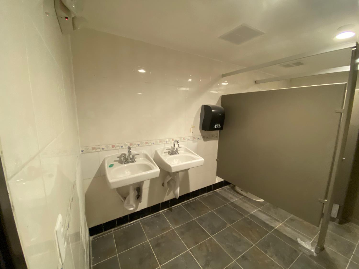 Detail Gallery Image 5 of 10 For 6880 West Ln, Stockton,  CA 95210 - – Beds | – Baths