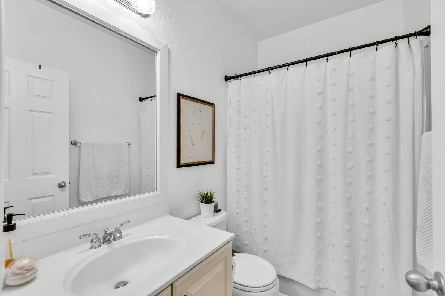 Regency Park Circle, Sacramento, California image 18