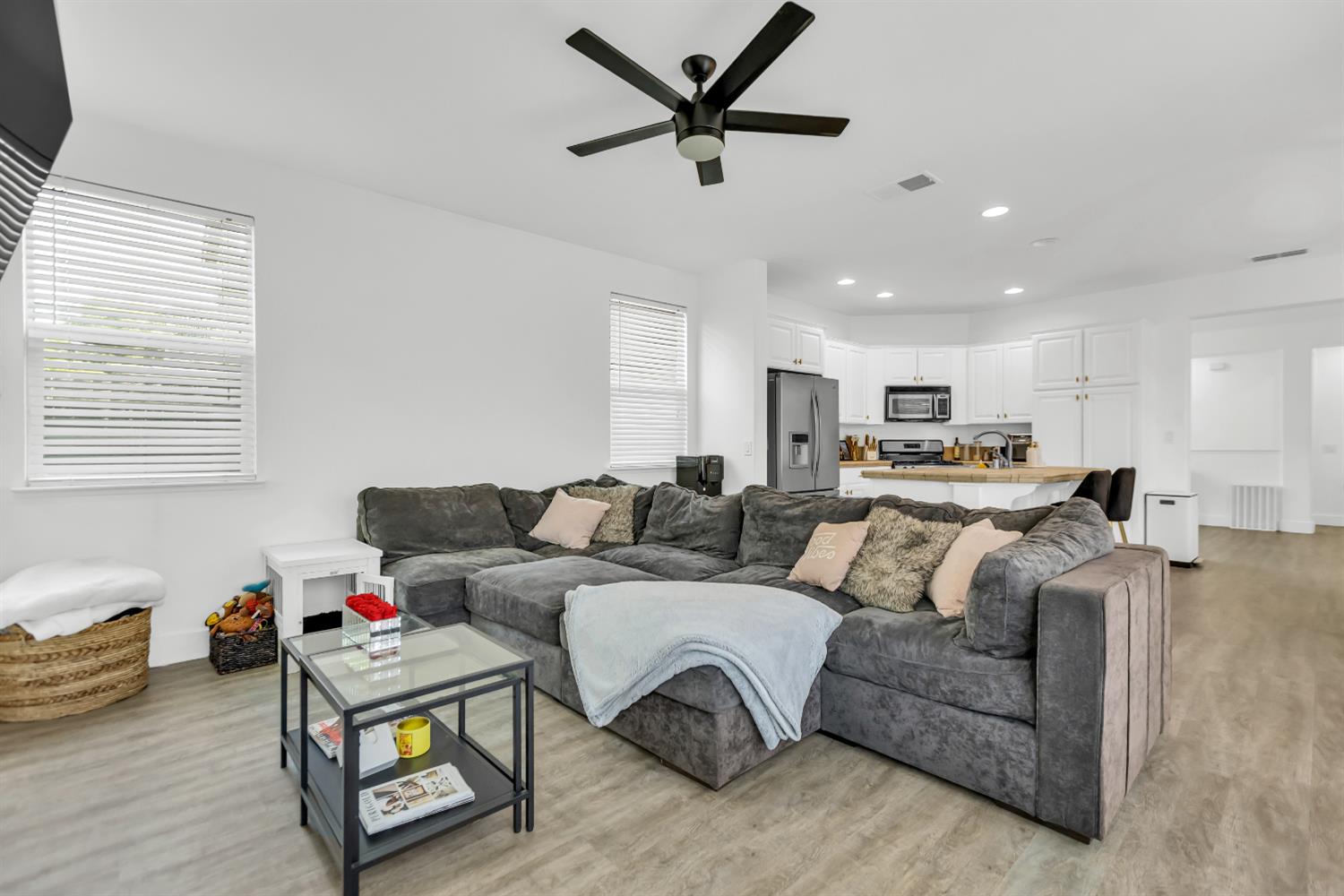Regency Park Circle, Sacramento, California image 41