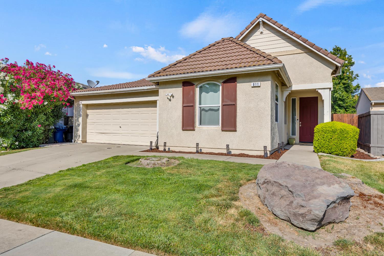 Regency Park Circle, Sacramento, California image 9