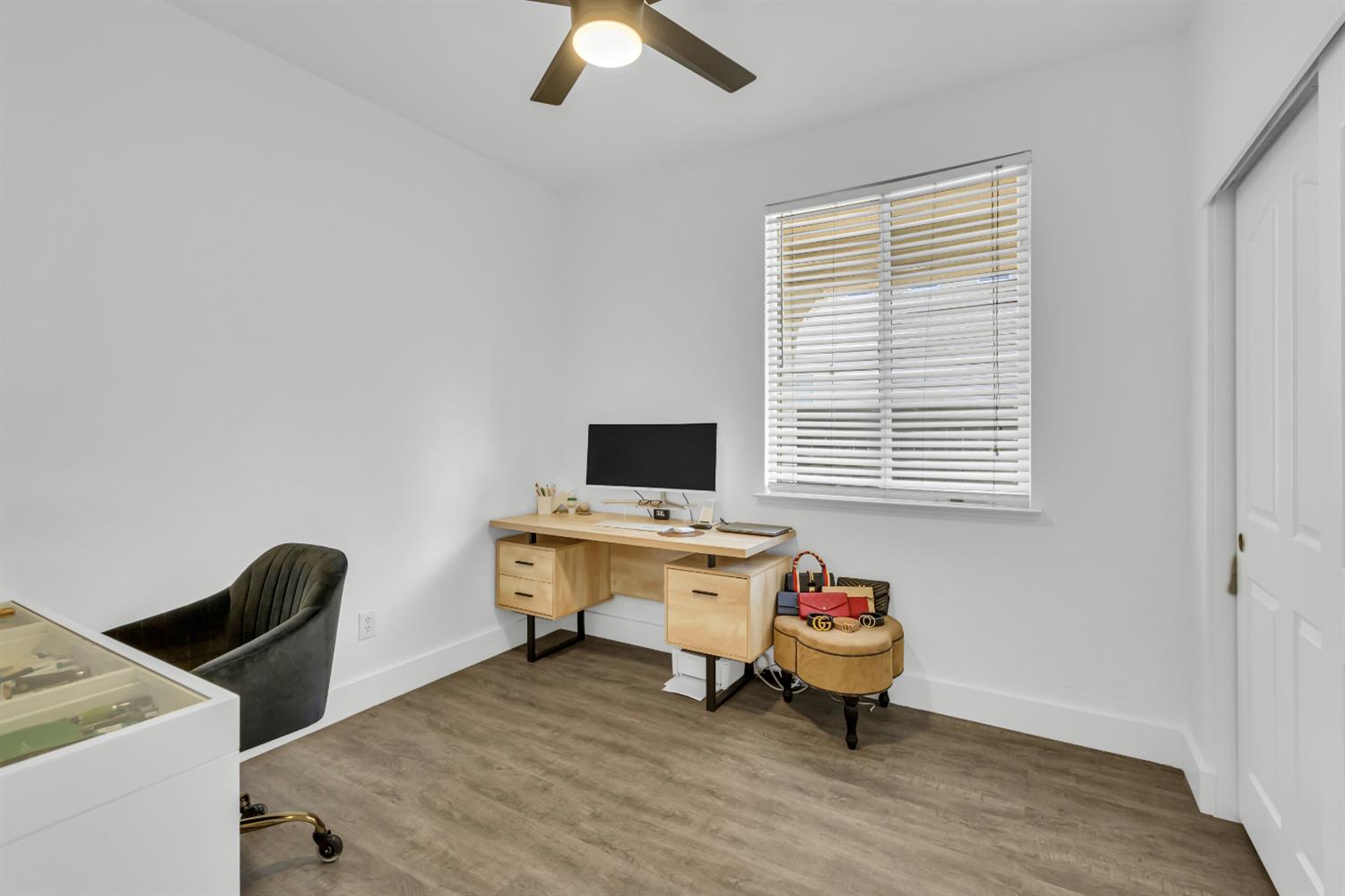 Regency Park Circle, Sacramento, California image 20