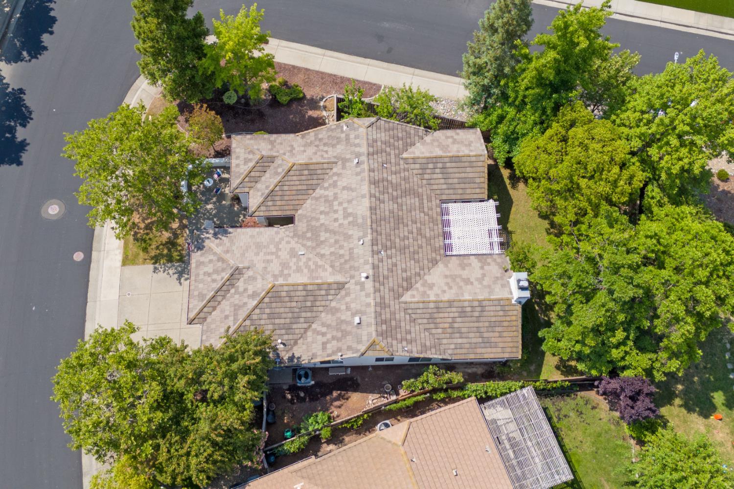 Aylesbury, Roseville, California image 35