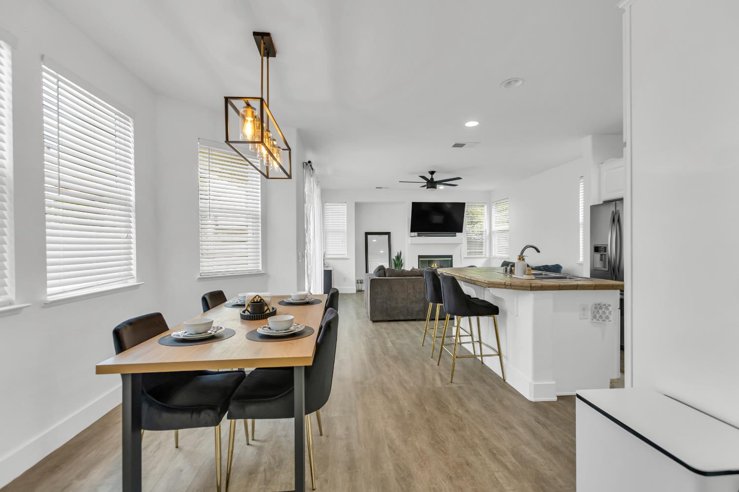 Regency Park Circle, Sacramento, California image 34
