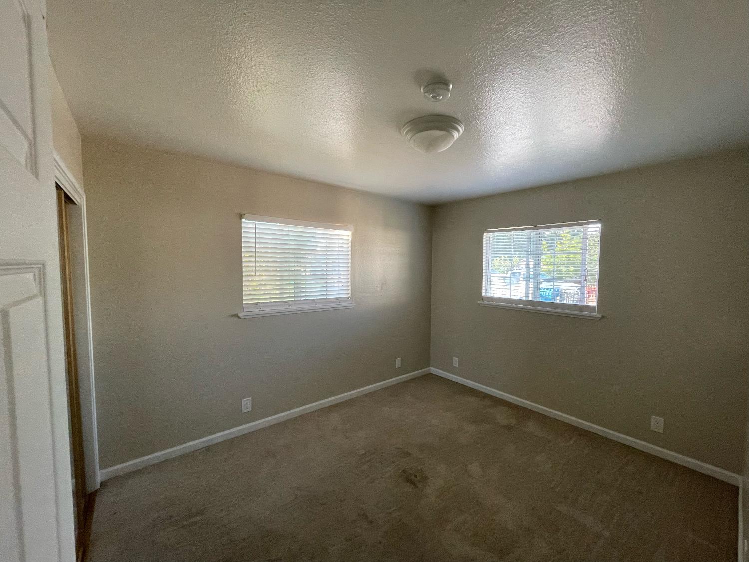Laurel Avenue, Olivehurst, California image 9