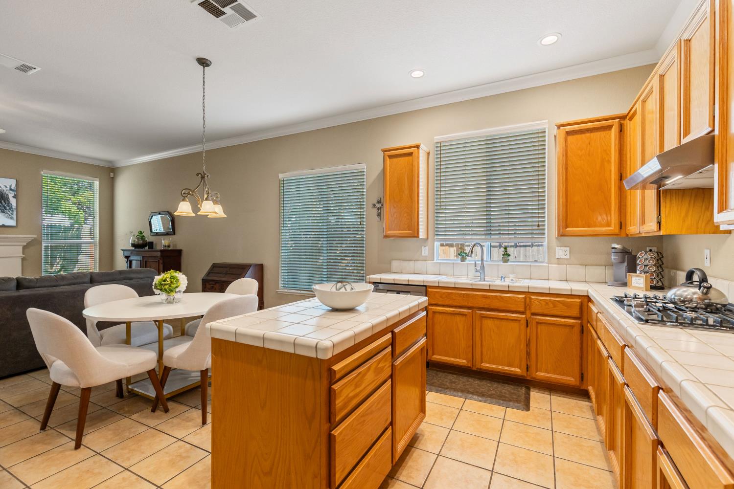 Aylesbury, Roseville, California image 8