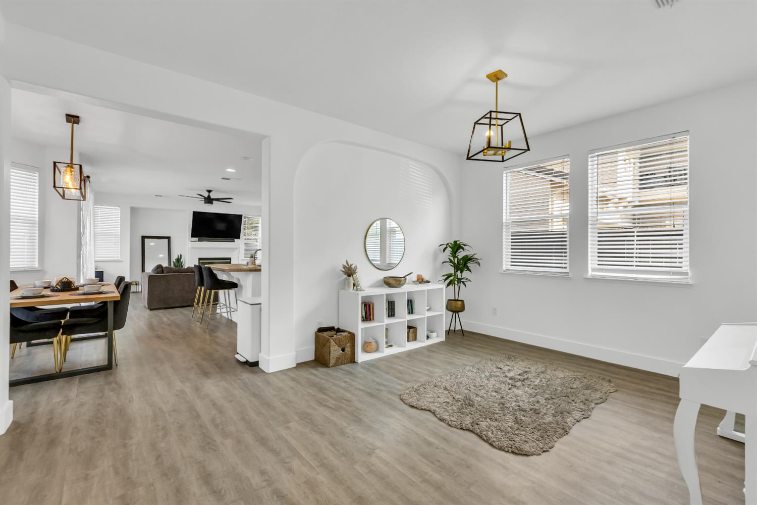 Regency Park Circle, Sacramento, California image 2