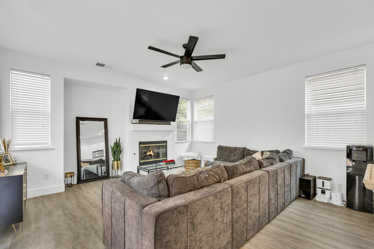 Regency Park Circle, Sacramento, California image 5