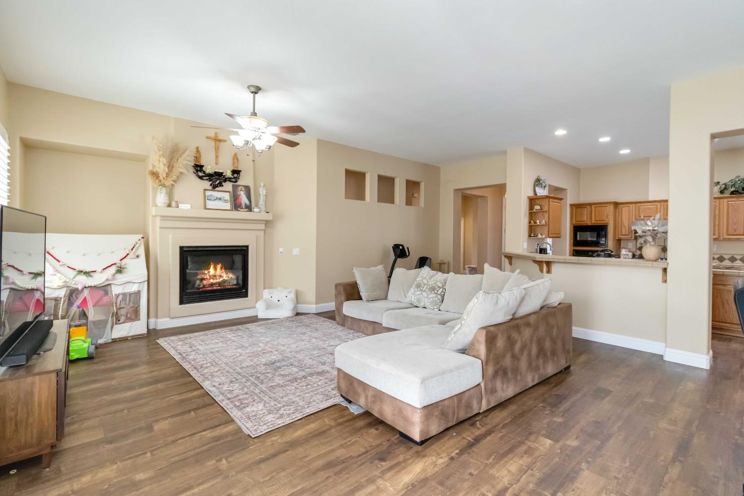 Salmon Creek Drive, Elk Grove, California image 9