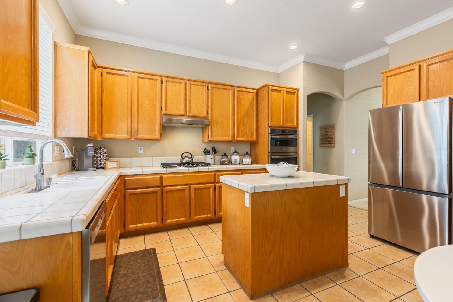 Aylesbury, Roseville, California image 17