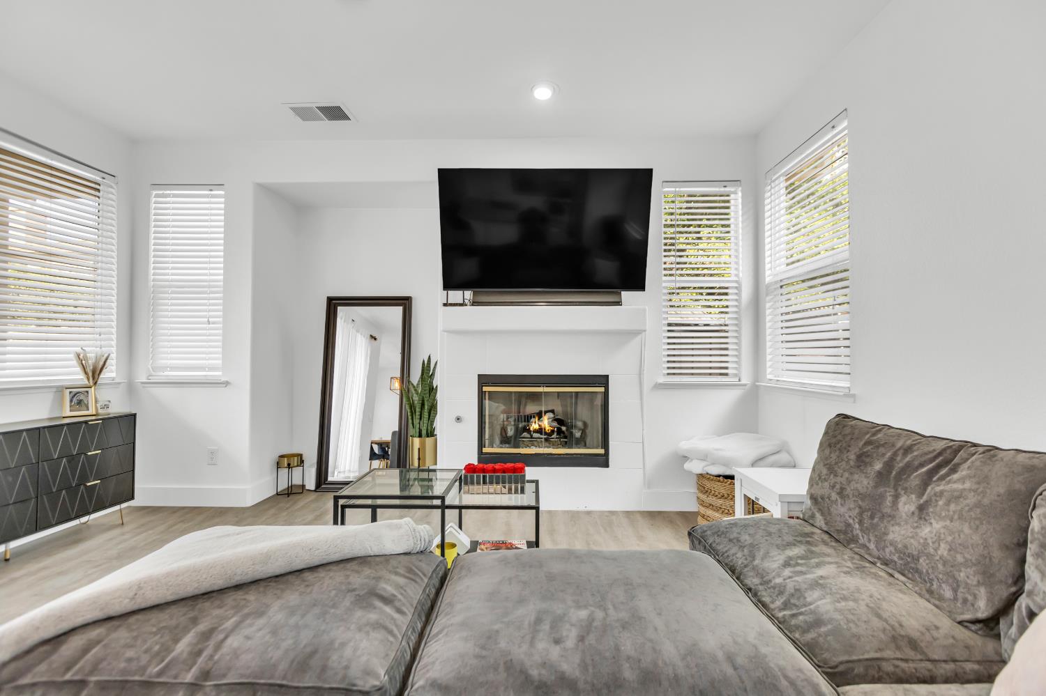 Regency Park Circle, Sacramento, California image 40