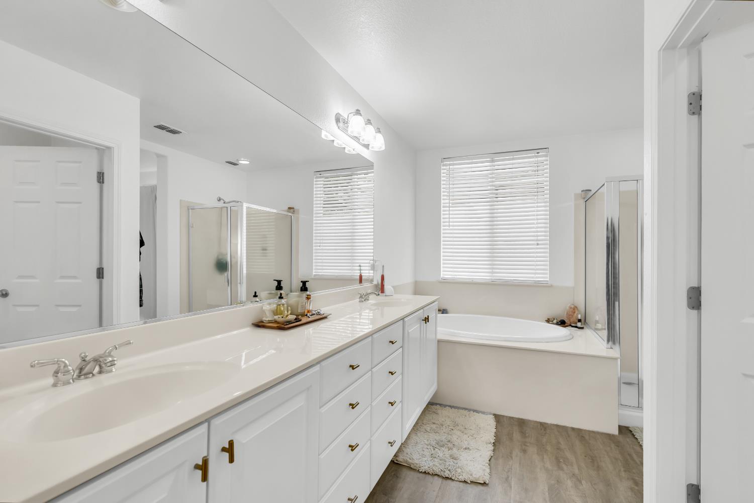 Regency Park Circle, Sacramento, California image 32