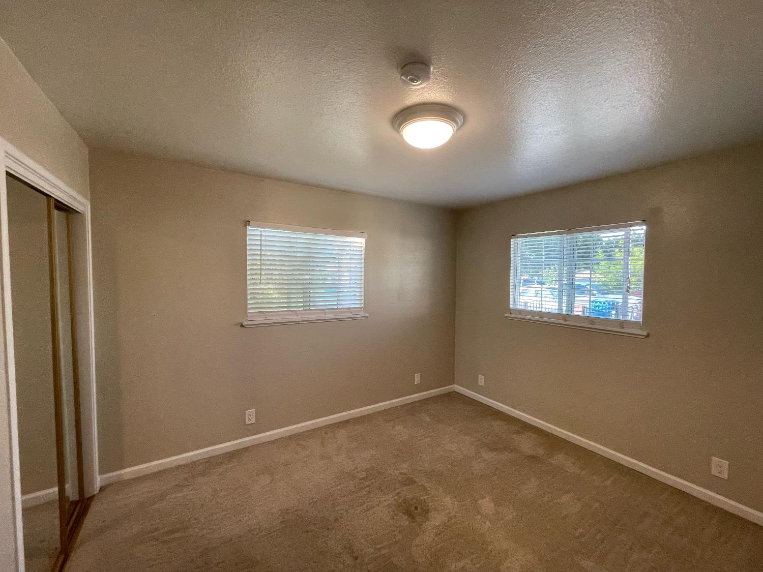 Laurel Avenue, Olivehurst, California image 12